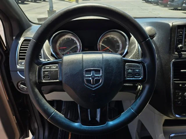 Used 2017 Gray Dodge SXT image 30