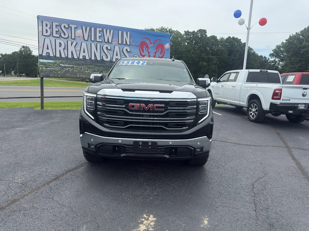 Used 2025 Onyx Black GMC SLT image 2