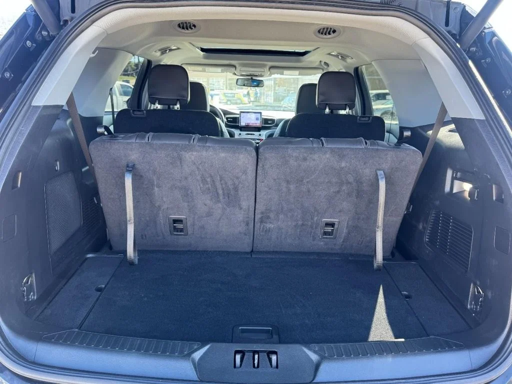 Used 2023 Agate Black Metallic Ford XLT image 6