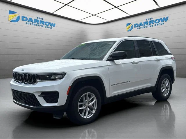 Used 2023 White Jeep Laredo image 1