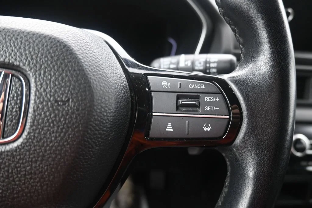 Used 2024 Platinum White Pearl Honda EX-L image 23
