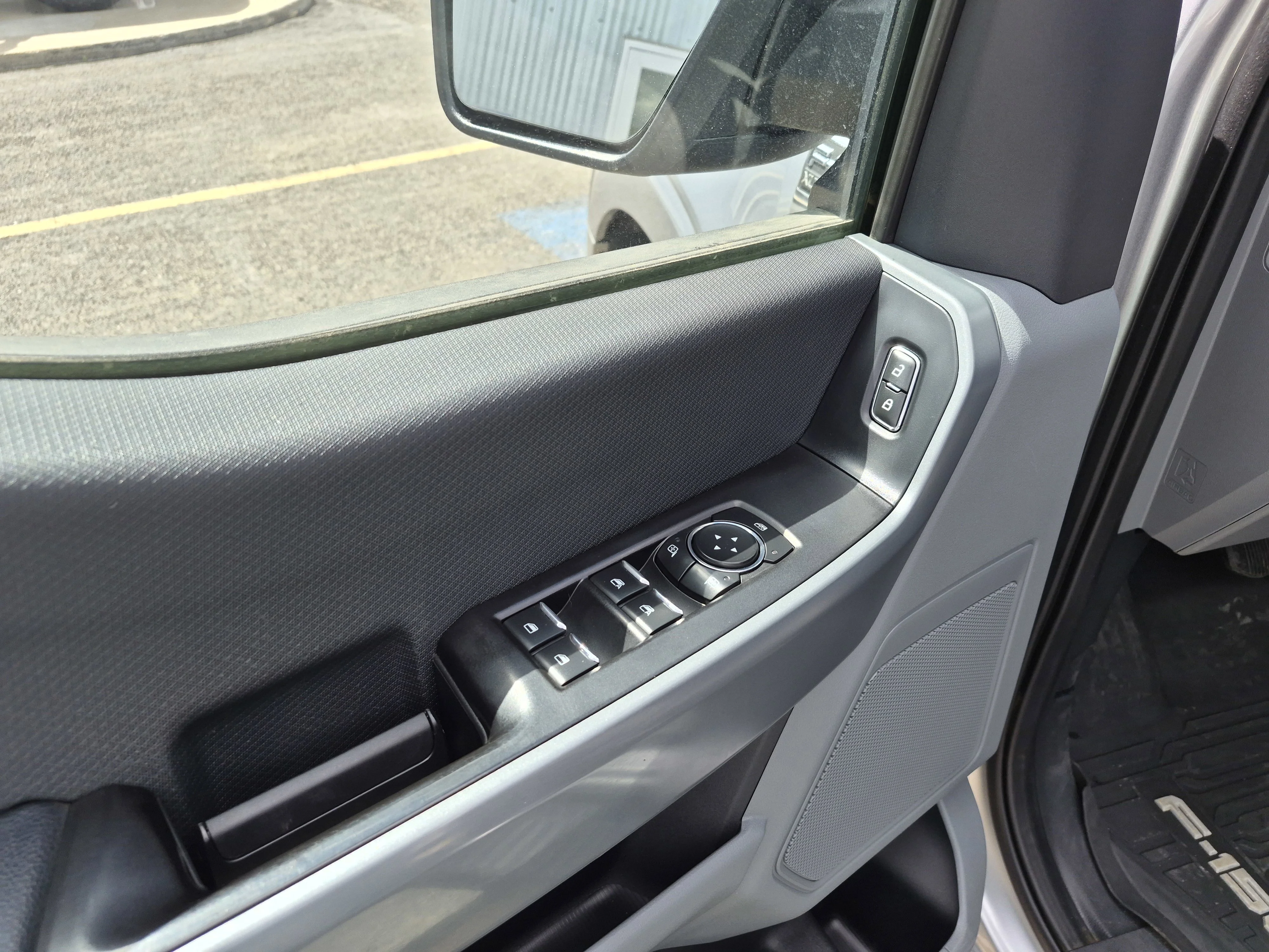 Used 2022 Silver Ford XLT image 3