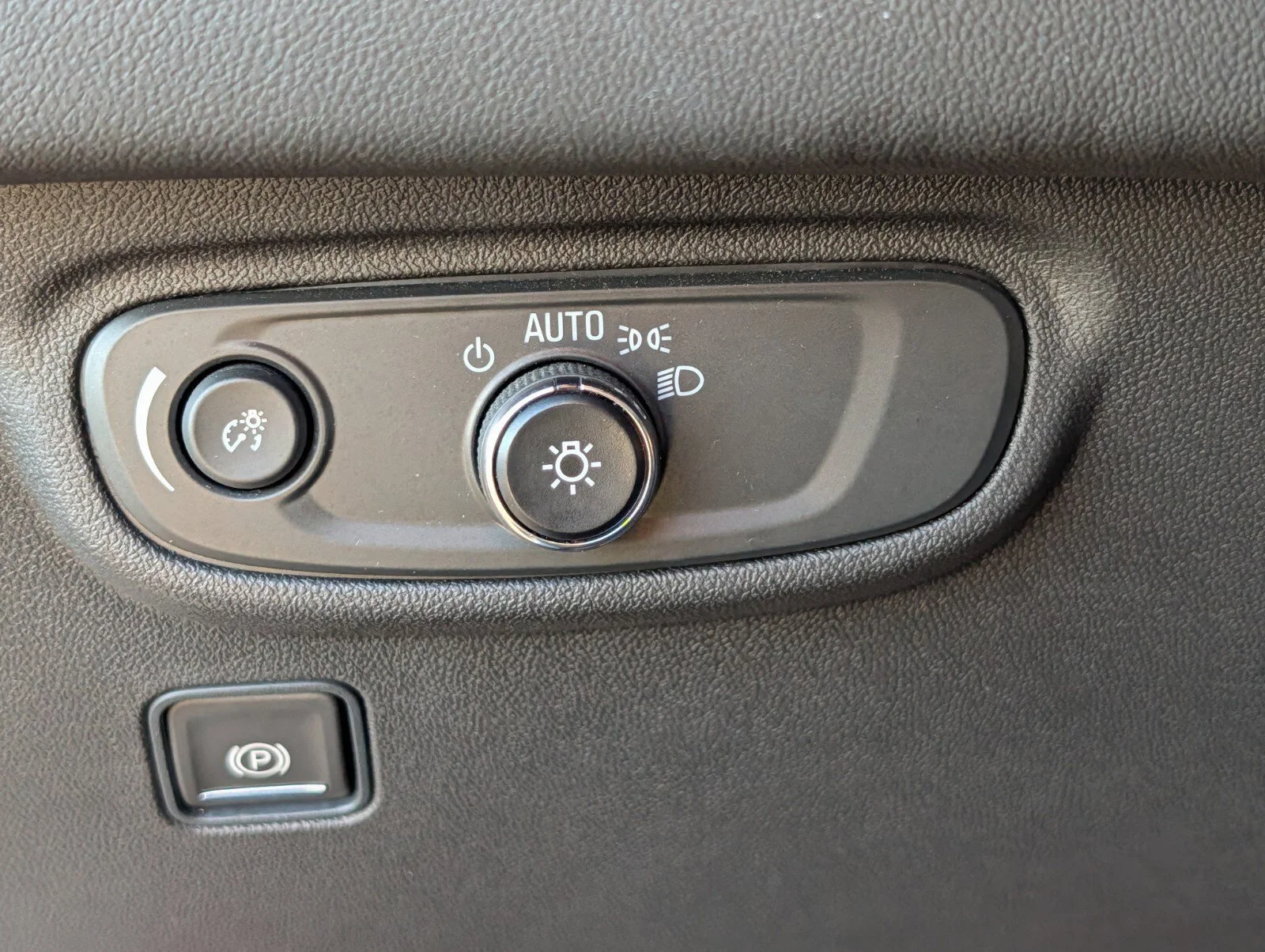 Used 2023 SUMMIT WHITE GMC SLE image 10