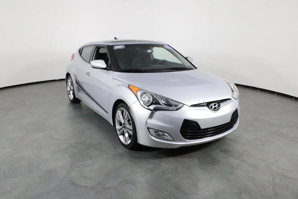 Used 2017 Silver Hyundai Value Edition image 4