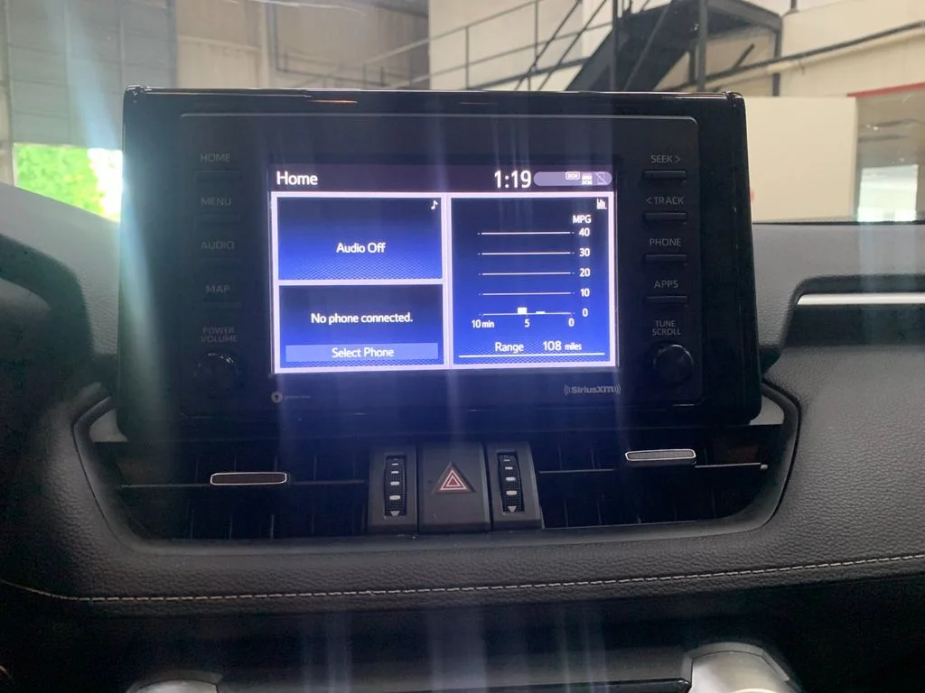 Used 2021  Toyota XLE Premium image 22