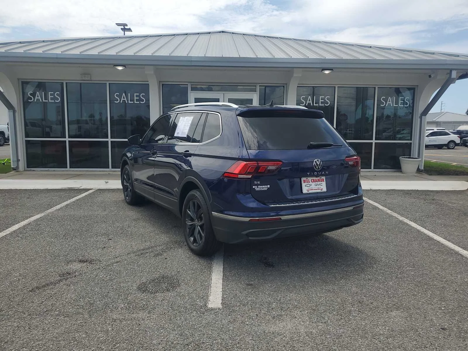 Used 2024 Blue Volkswagen SE image 3