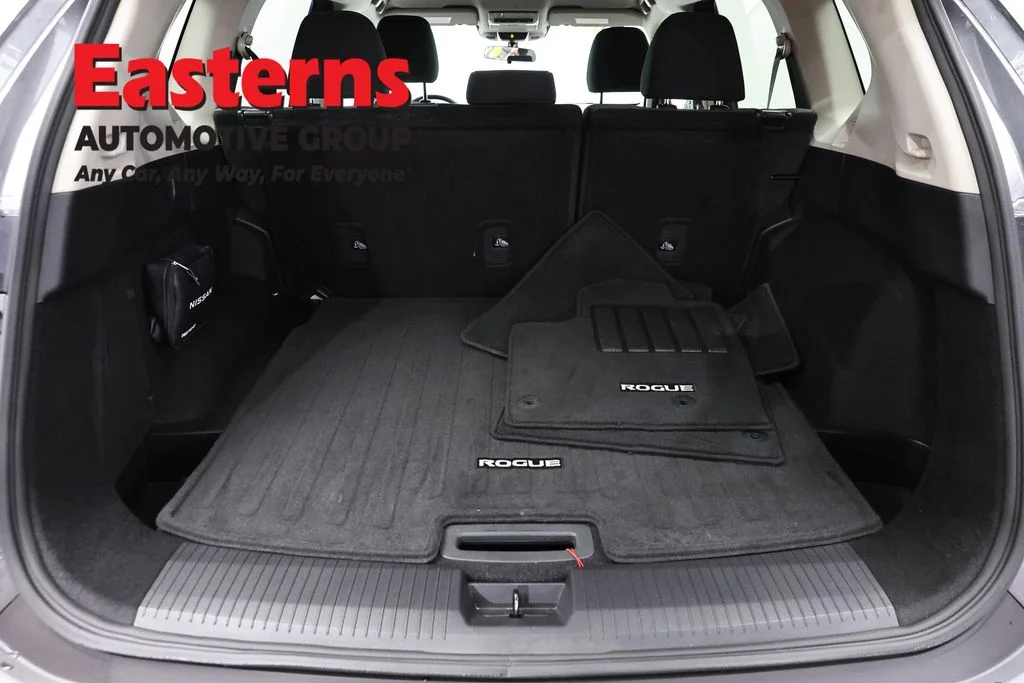 Used 2023 Gray Nissan SV image 9