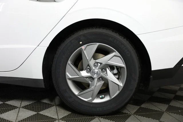 Used 2025 White Hyundai SE image 28