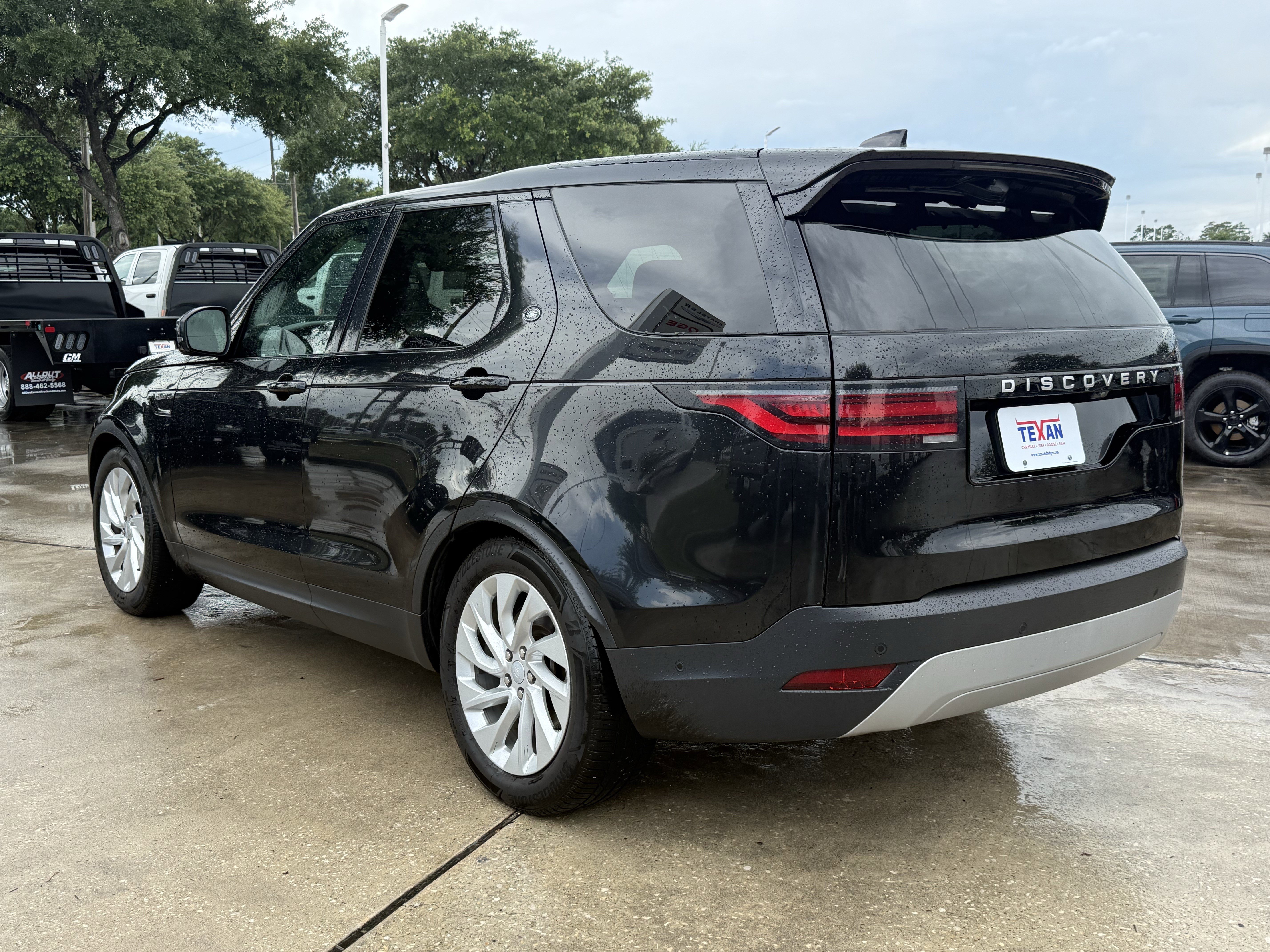 Used 2024 Black Land Rover S image 6