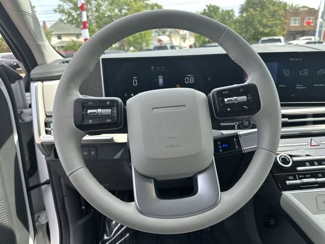 Used 2025 White Hyundai SE image 12