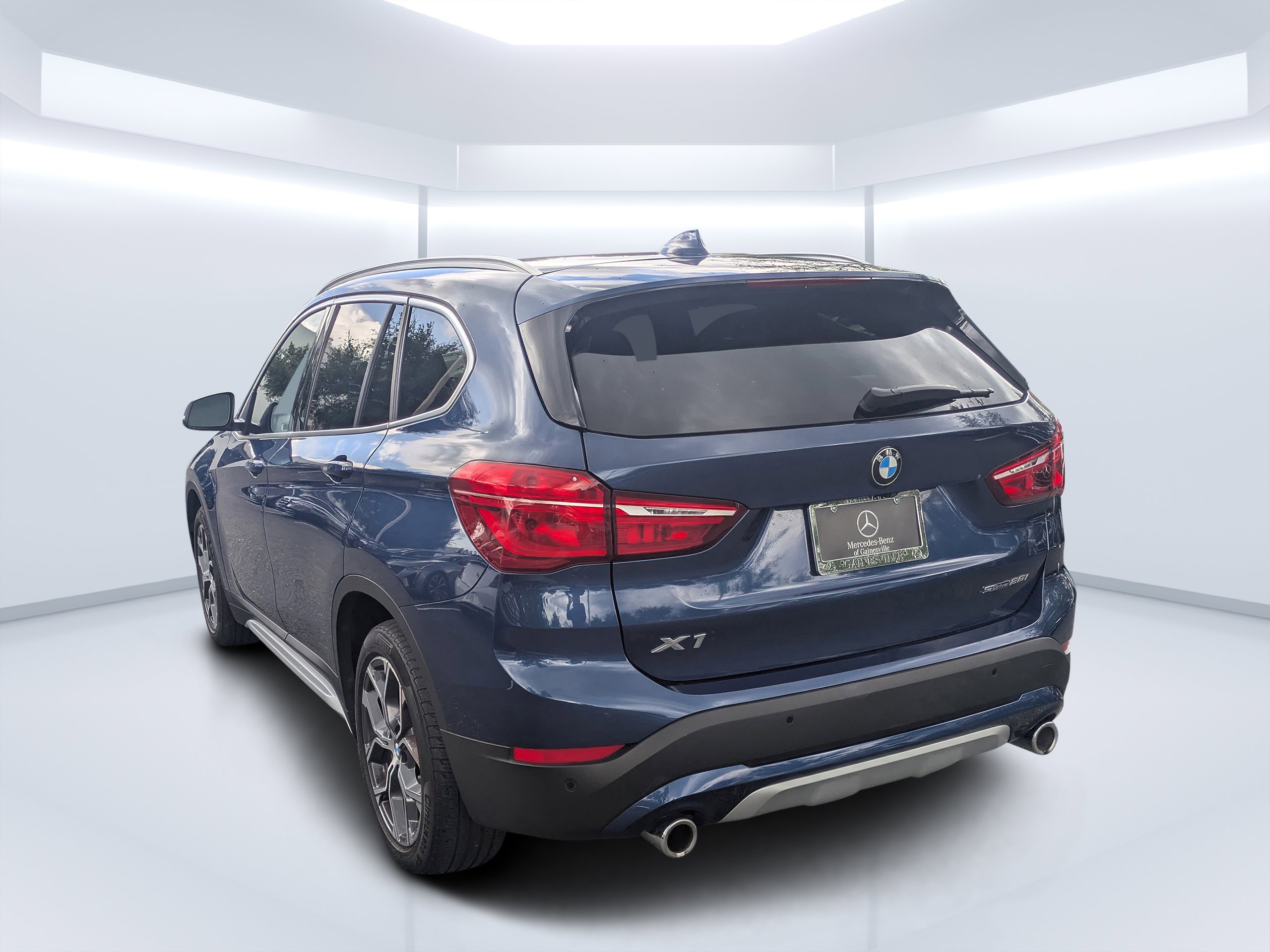 Used 2021 Phytonic Blue Metallic BMW sDrive28i image 5