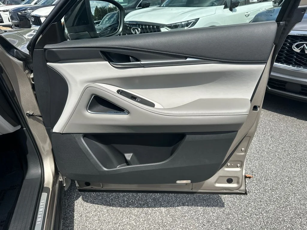 Used 2026 Silver INFINITI LUXE image 12
