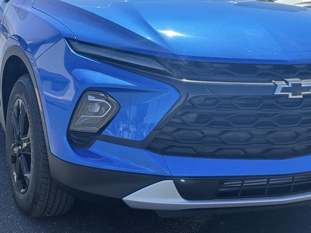 2025 Chevrolet Blazer 2LT photo 2