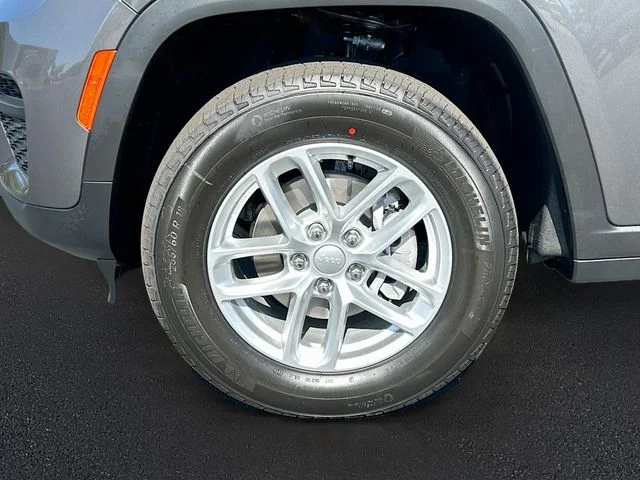 New 2026 Baltic Gray Metallic Clear-Coat Exterior Paint Jeep Laredo image 20