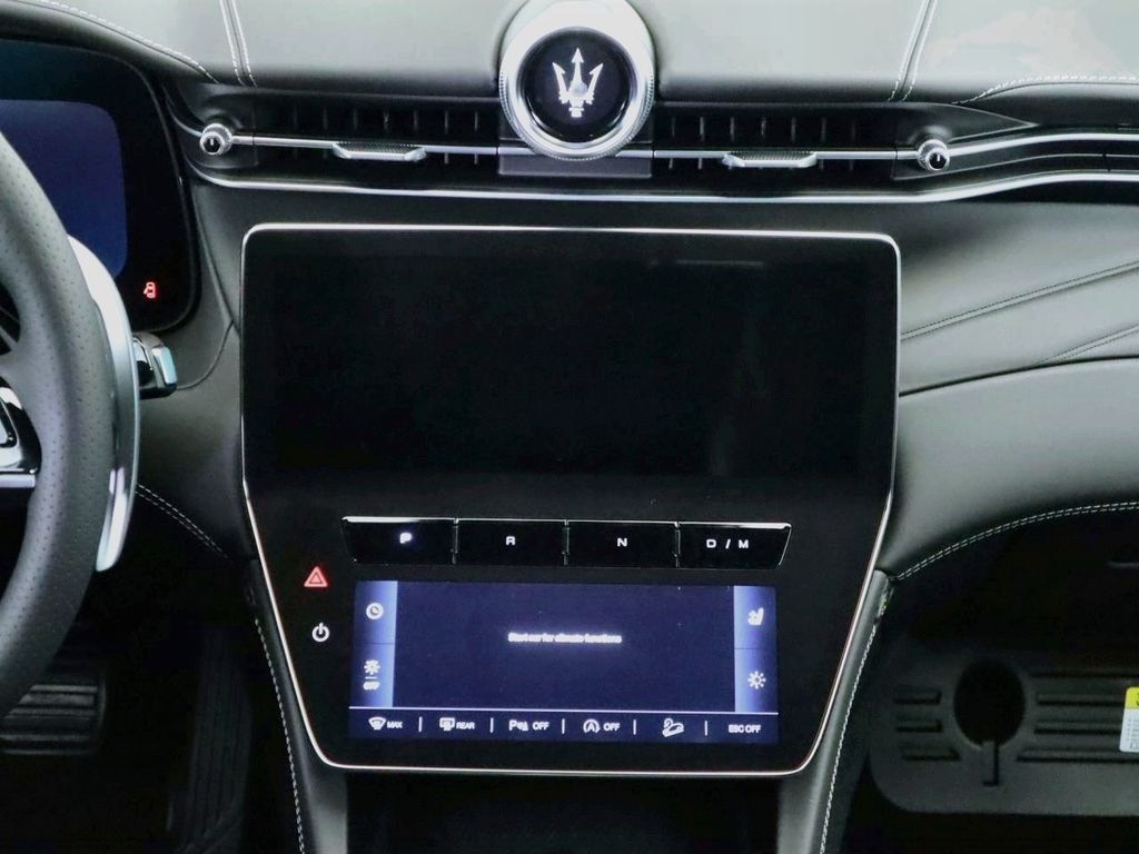 Used 2025 Bianco Astro Metallic Maserati Base image 14