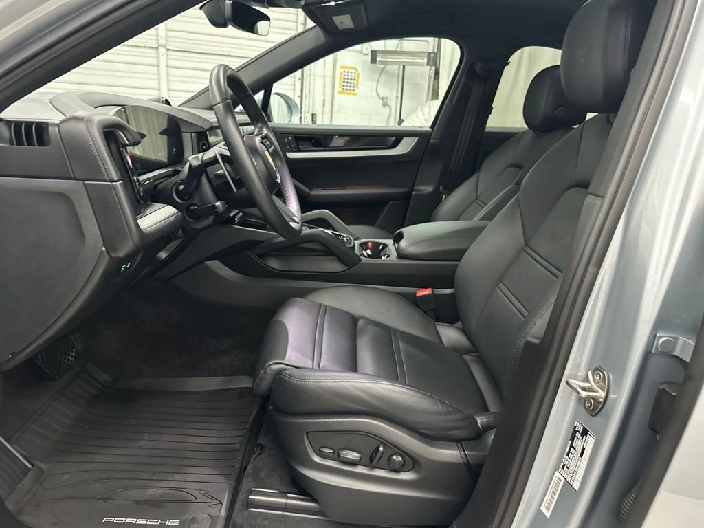 Used 2024  Porsche Base image 22