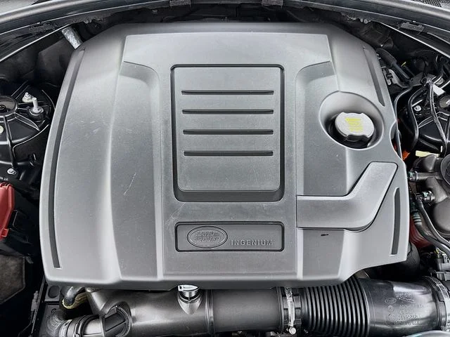 Used 2026 Carpathian Grey Premium Metallic Land Rover Dynamic SE image 32
