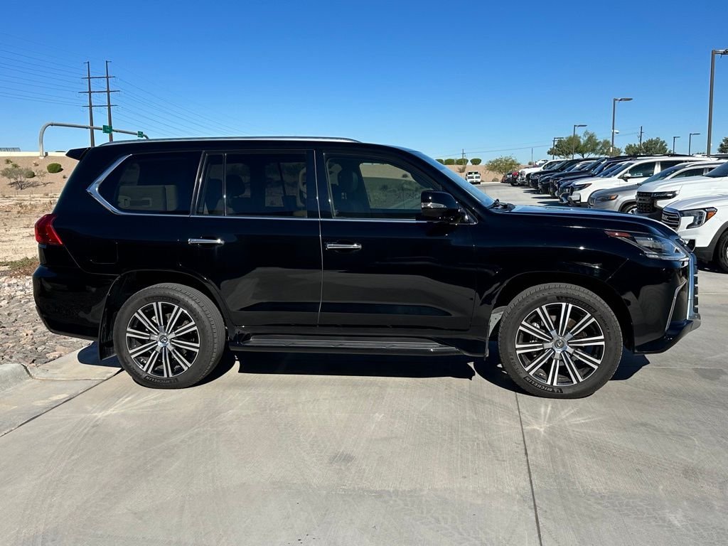 2020 Lexus LX 570 photo 2