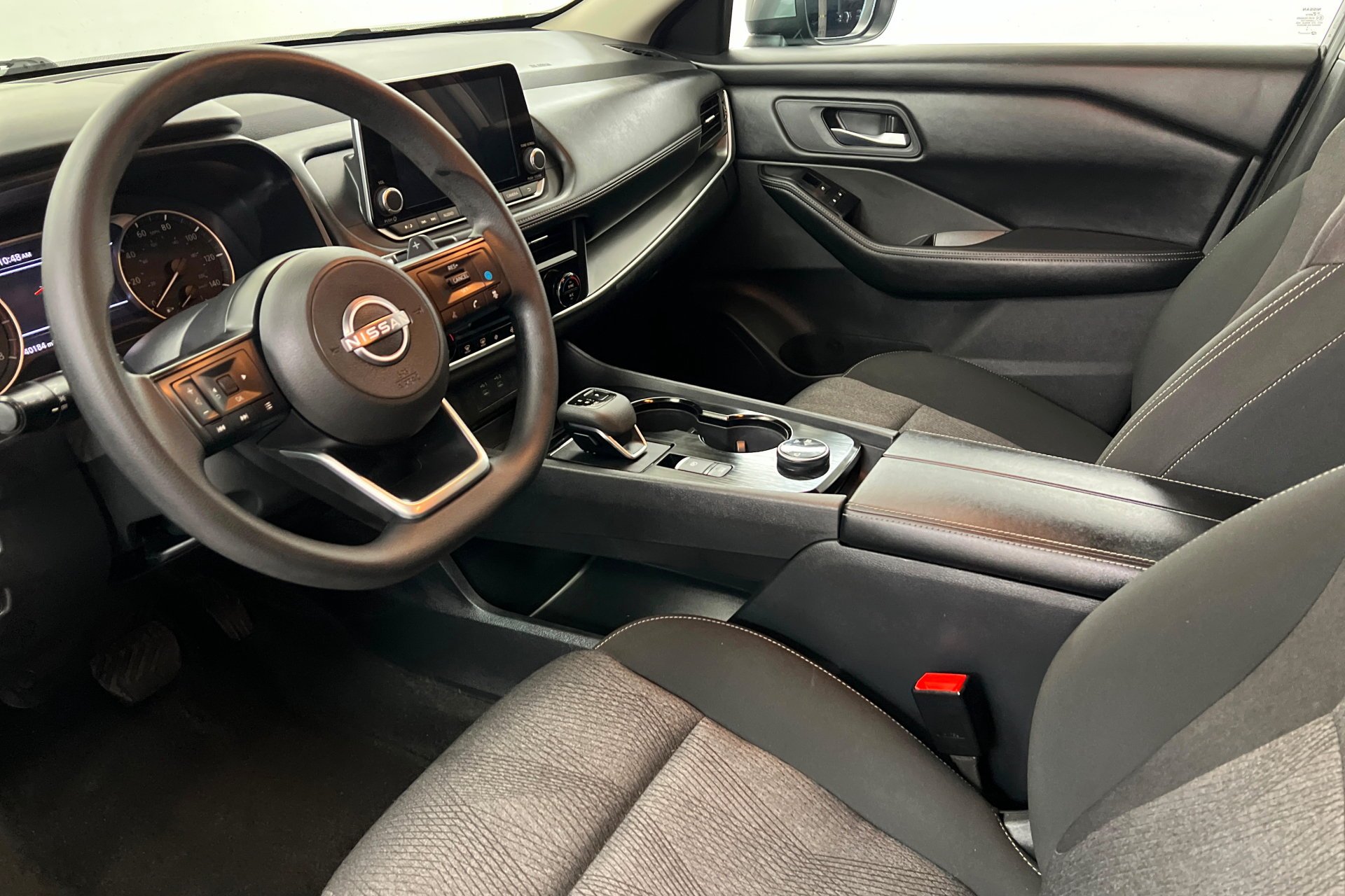 2024 Nissan Rogue SV - Photo 16