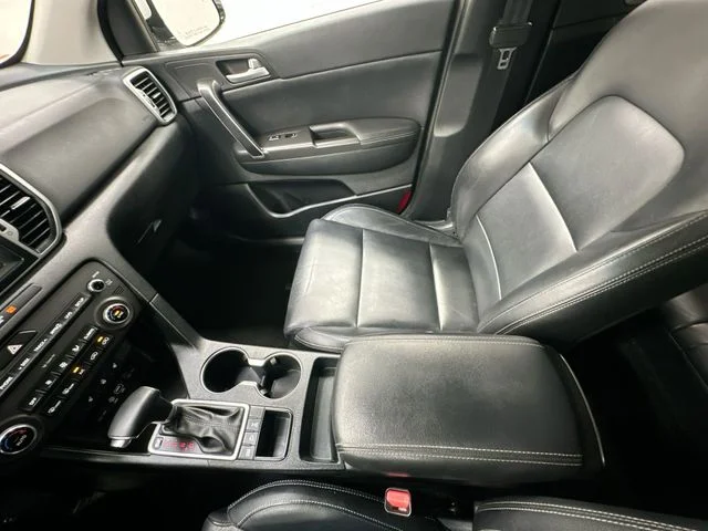 Used 2017 White Kia EX image 23