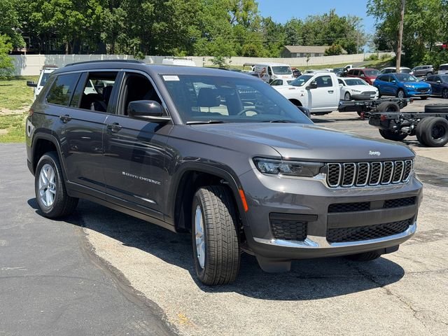 New 2026 Baltic Gray Metallic Clear-Coat Exterior Paint Jeep Laredo image 4