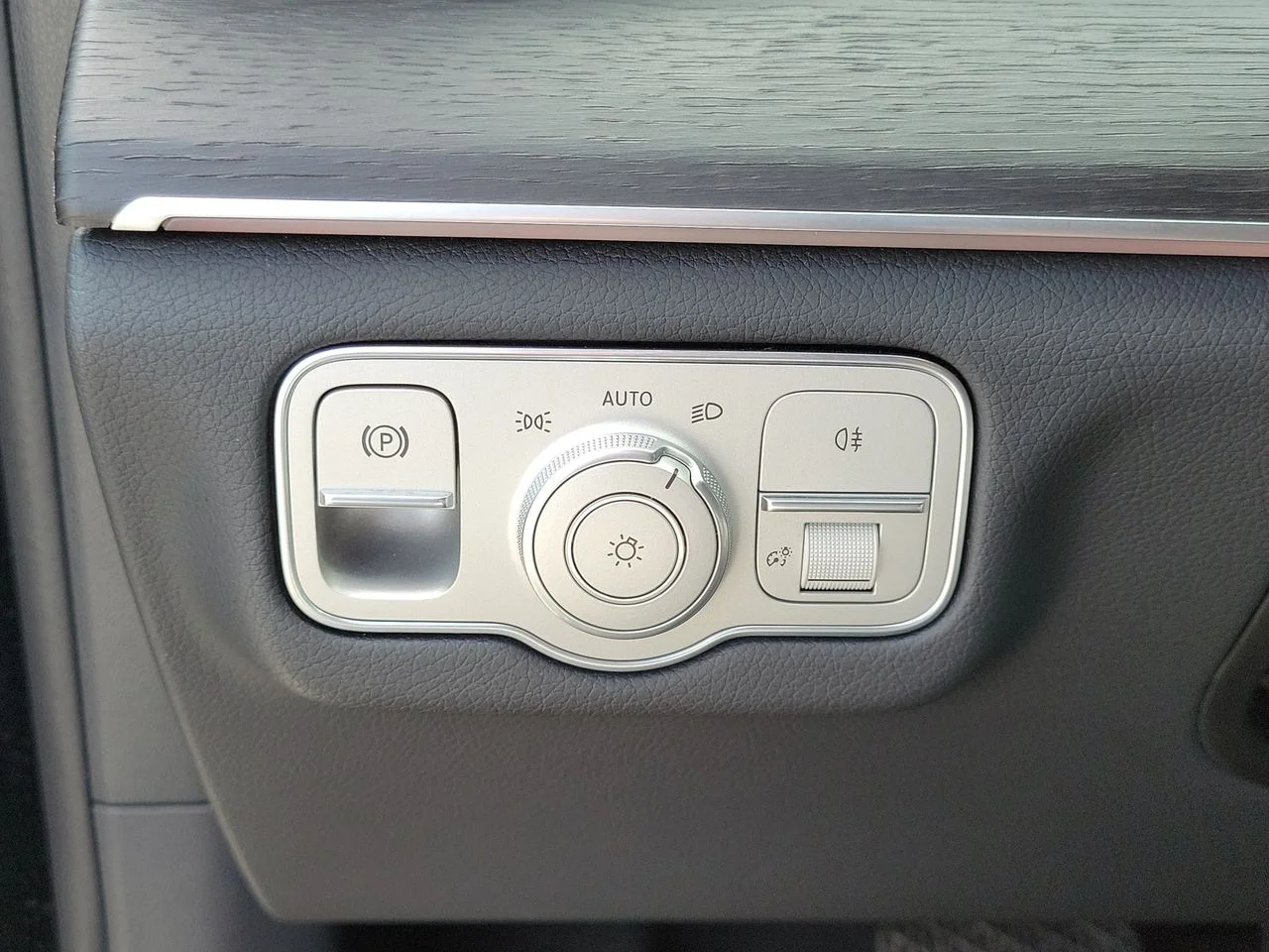 Certified Used 2026 Black Mercedes-Benz GLE 350 image 29