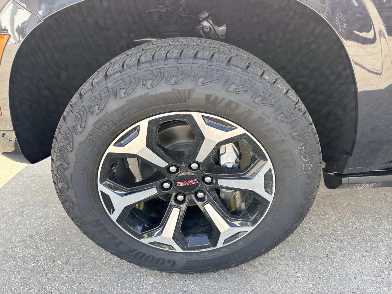 2026 GMC Yukon AT4 - Photo 4