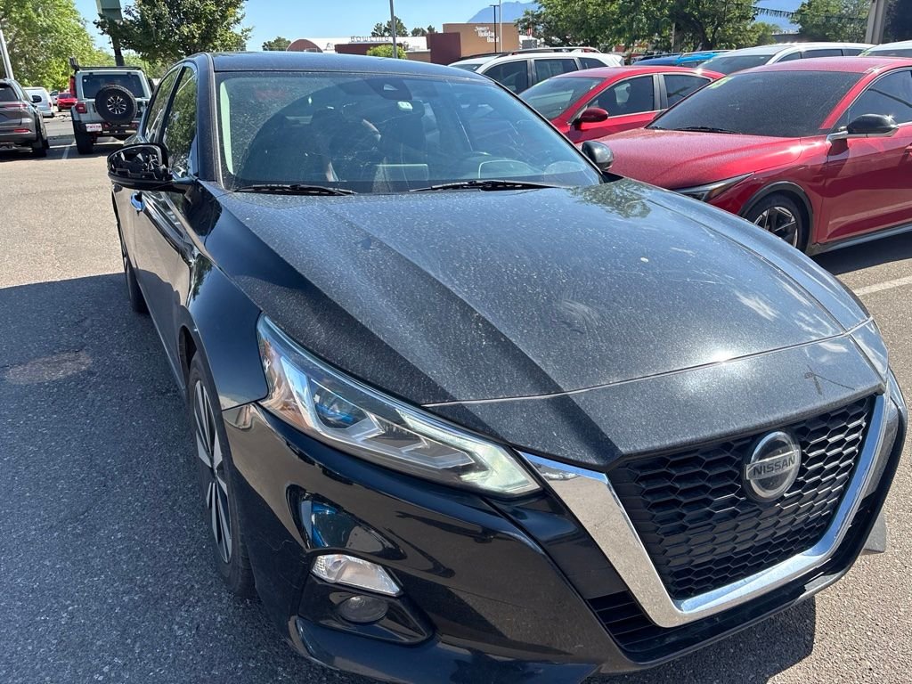 Used 2019 Black Nissan 2.5 SV image 5