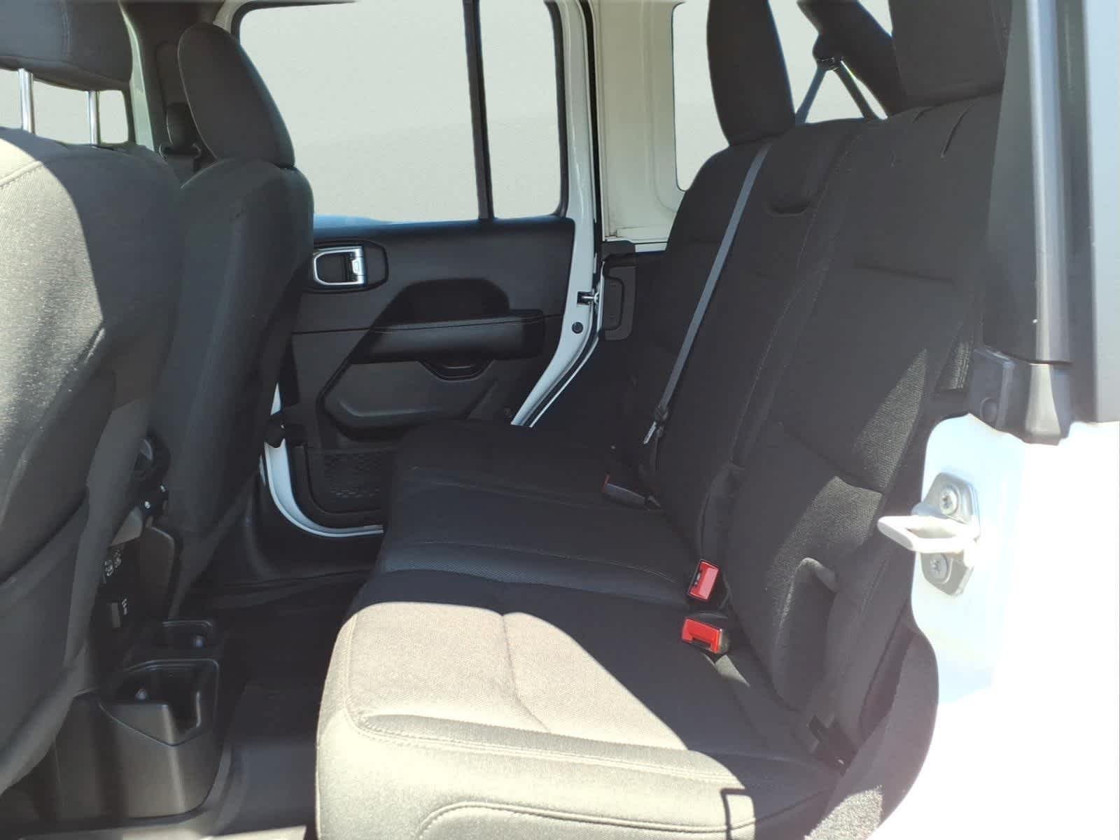 Used 2022 Bright White Clearcoat Jeep Unlimited Sahara image 29