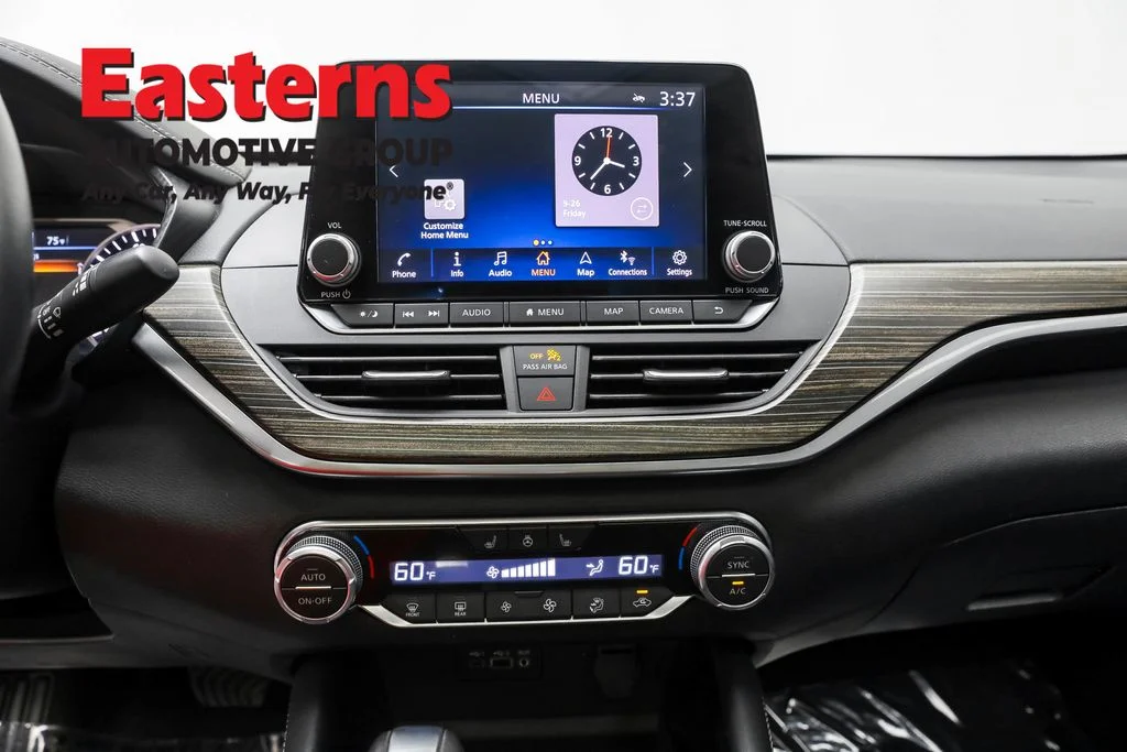 Used 2022 White Nissan 2.5 SL image 12