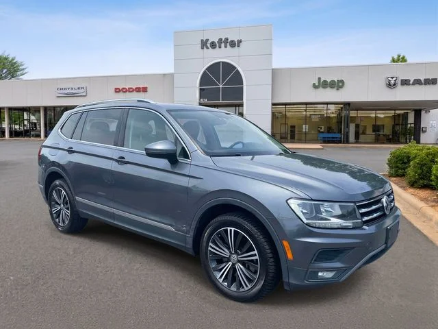 Used 2018 Gray Volkswagen 2.0T SEL image 2