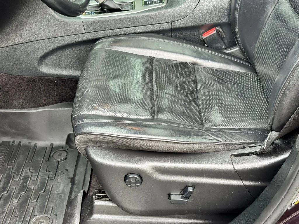 Used 2018 Red Jeep Overland image 32
