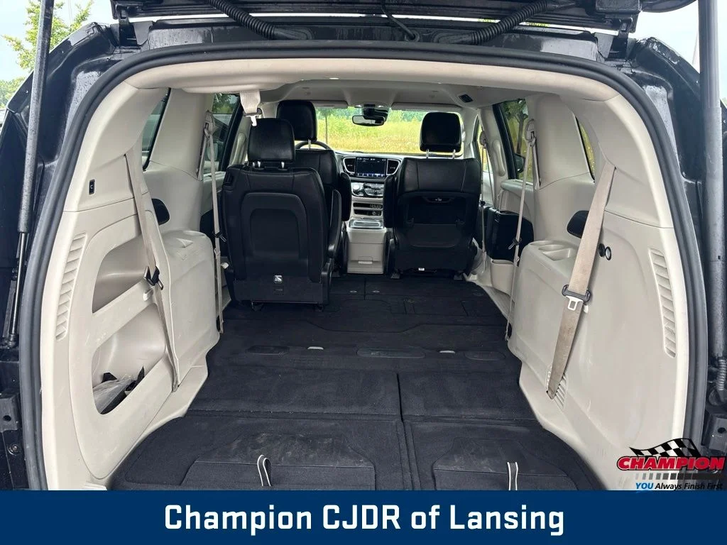 Used 2022 Black Chrysler Touring L image 19