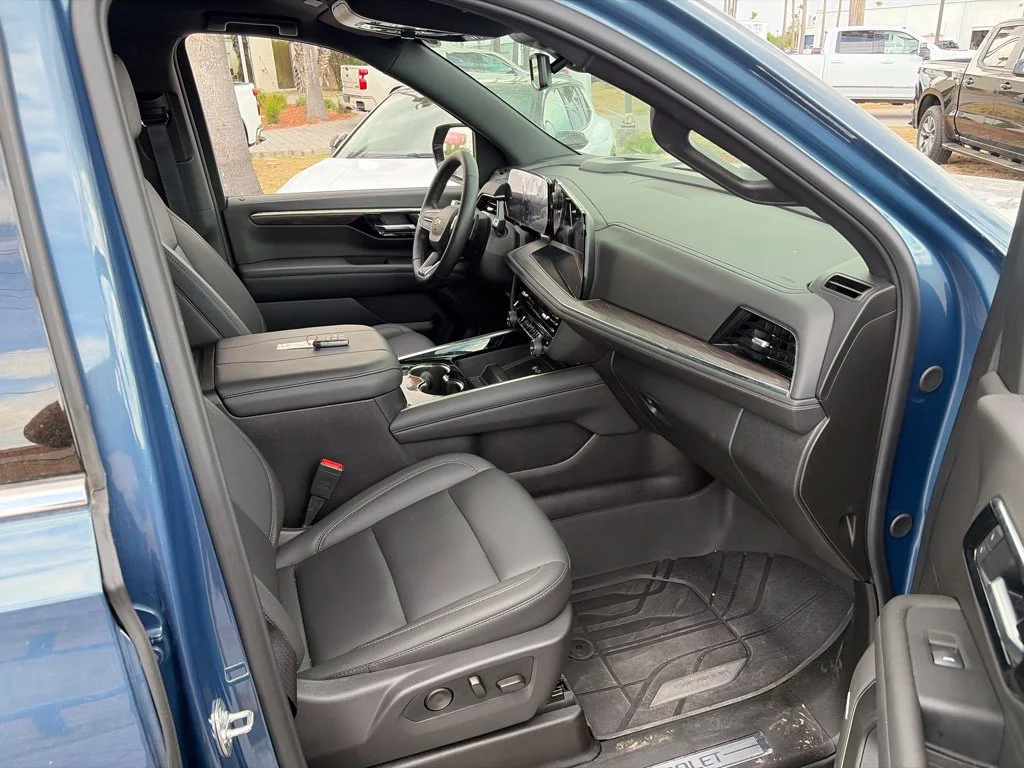 Used 2026 Lakeshore Blue Metallic Chevrolet LT image 11