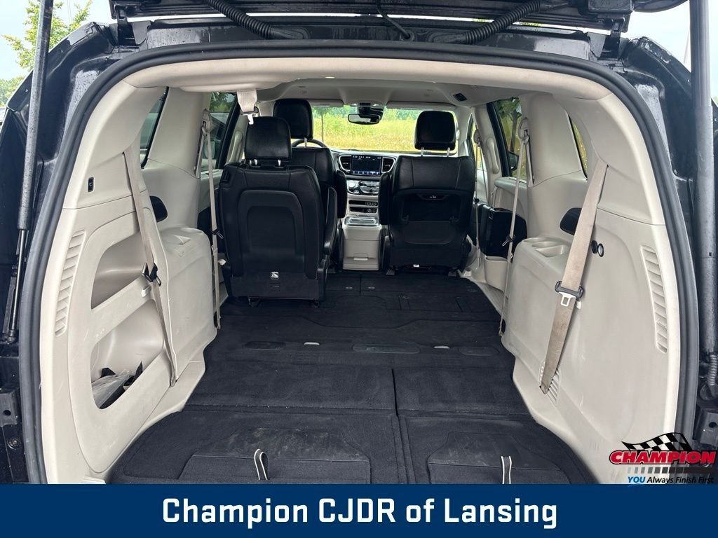 Used 2022 Black Chrysler Touring L image 19