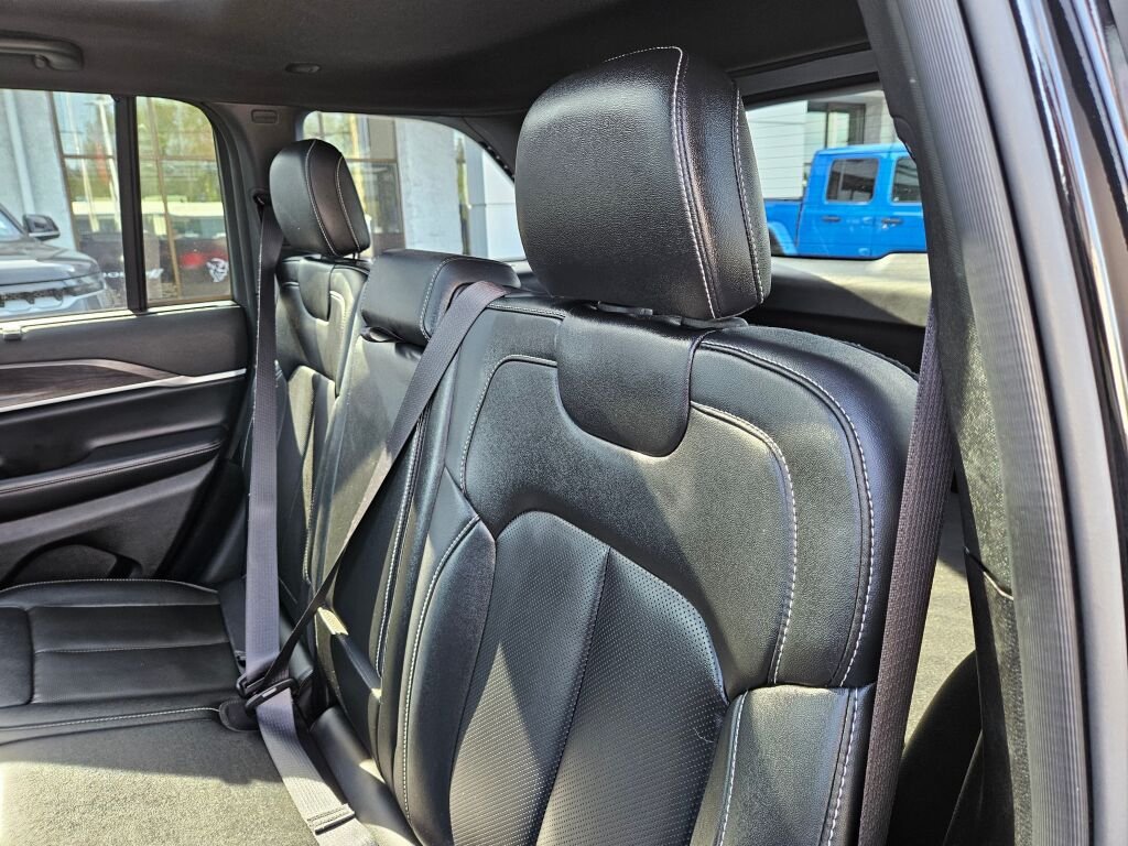 Used 2024 Diamond Black Crystal Pearl Coat Jeep Limited image 16