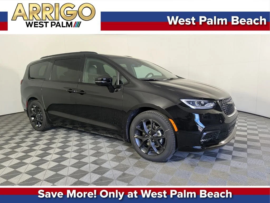 2026 Chrysler Pacifica Select's photo
