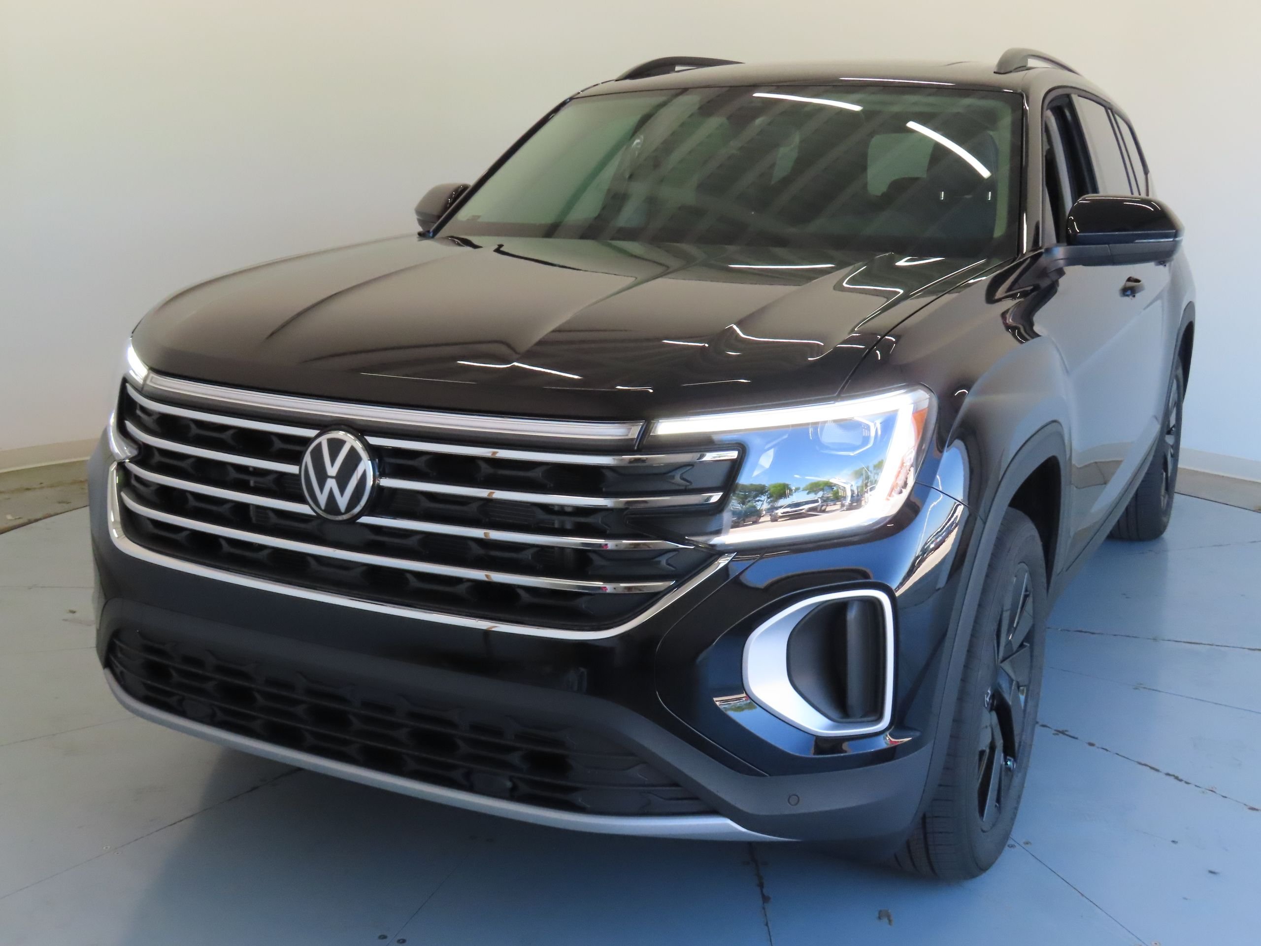 New 2026 Black Volkswagen 2.0T SE w/Technology image 8