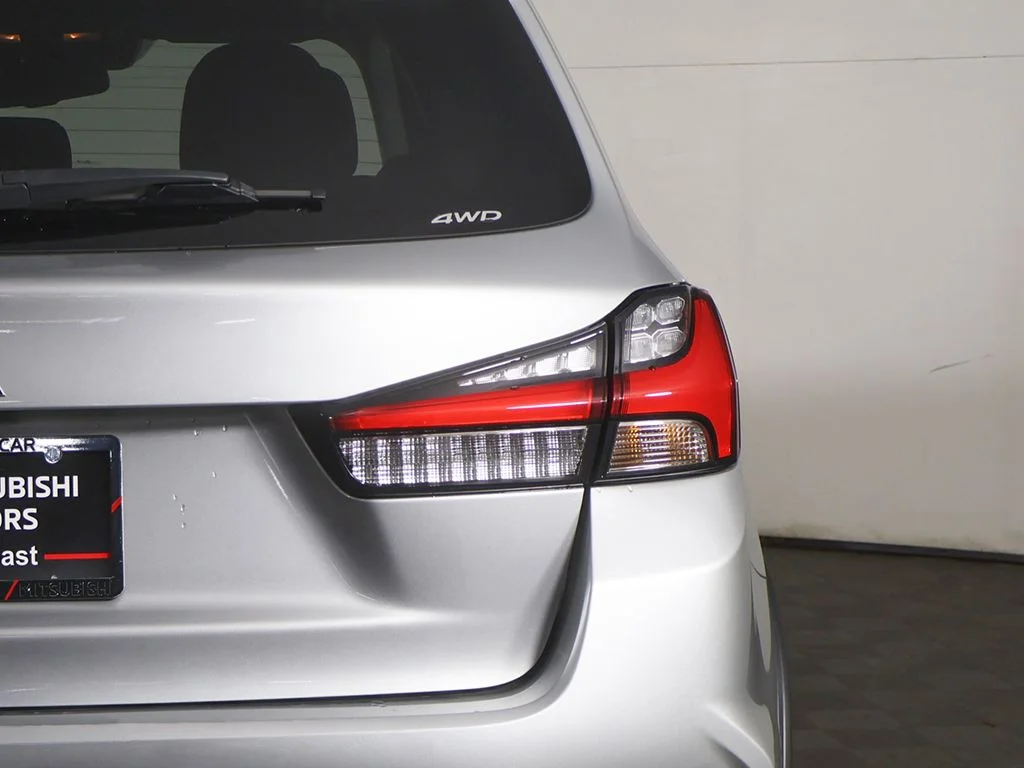 Used 2023 Silver Mitsubishi 2.0 ES image 11