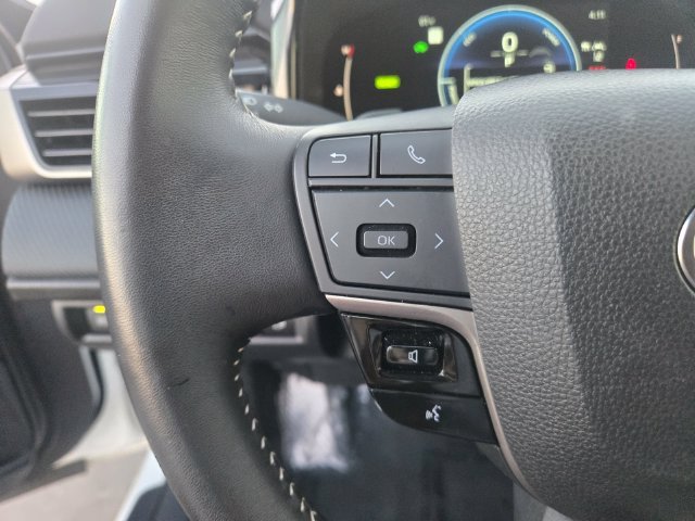 Used 2025 White Toyota SE image 19