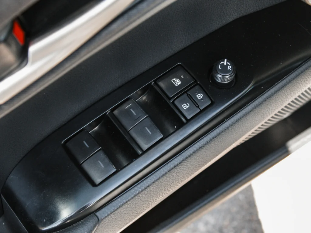 Used 2025 Wind Chill Pearl Toyota XSE image 9