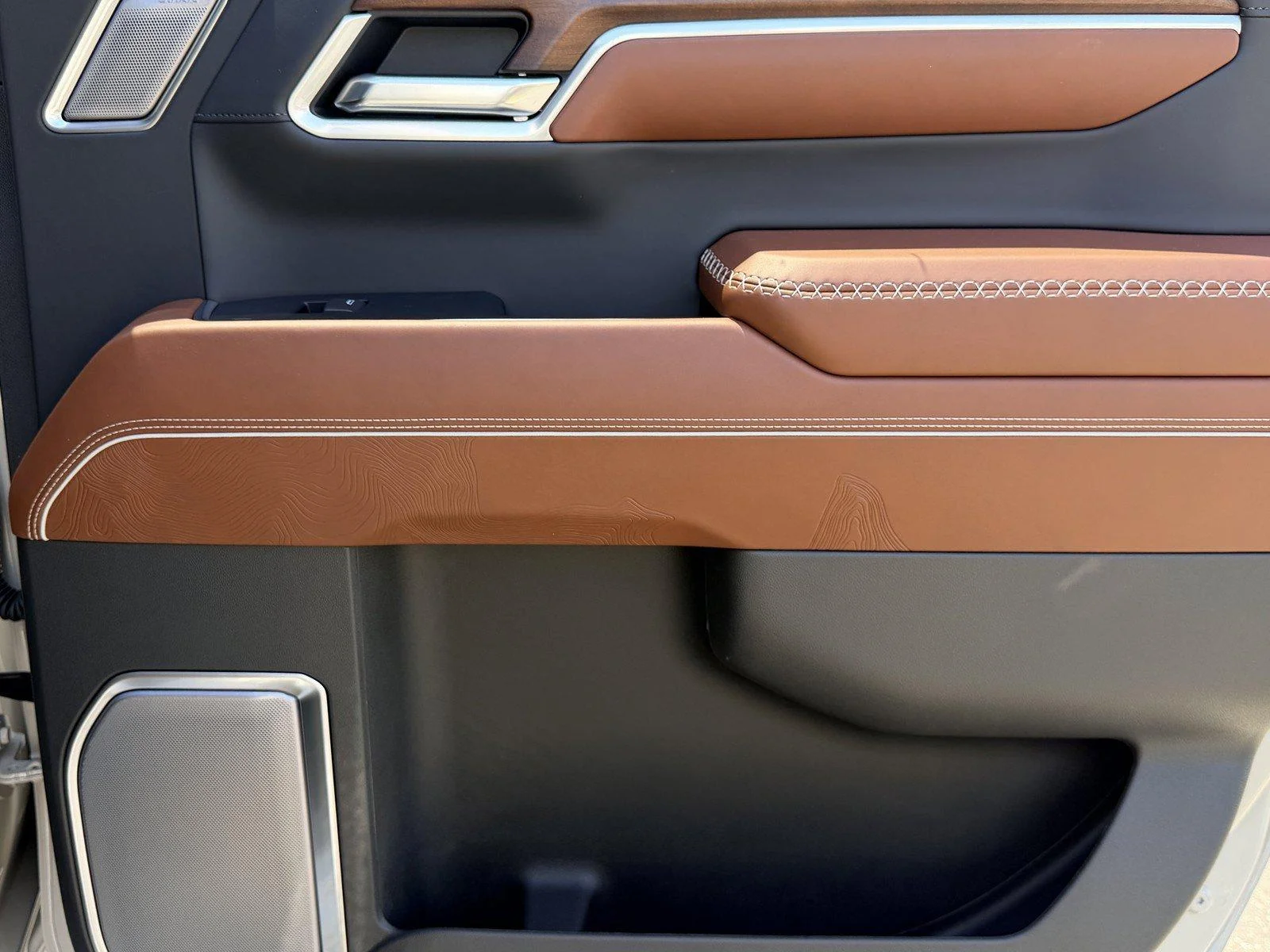 New 2026 Coastal Dune GMC Denali Ultimate image 11