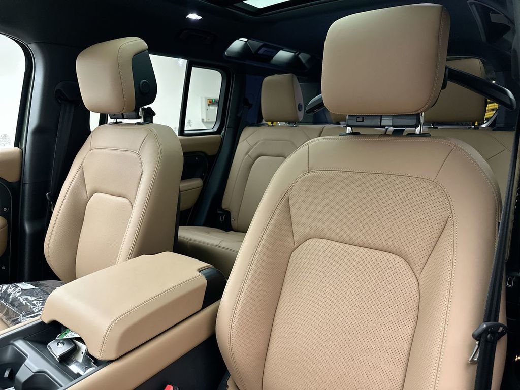 New 2026 Woolstone Green Land Rover X-Dynamic SE image 10