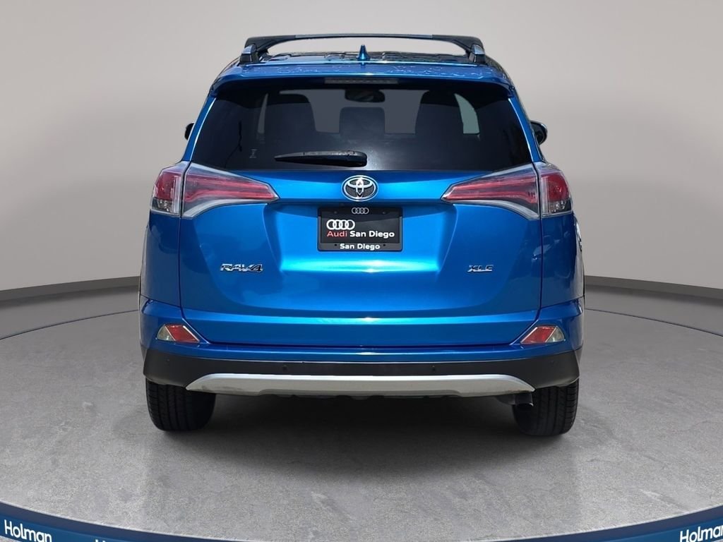 Used 2016  Toyota XLE image 7