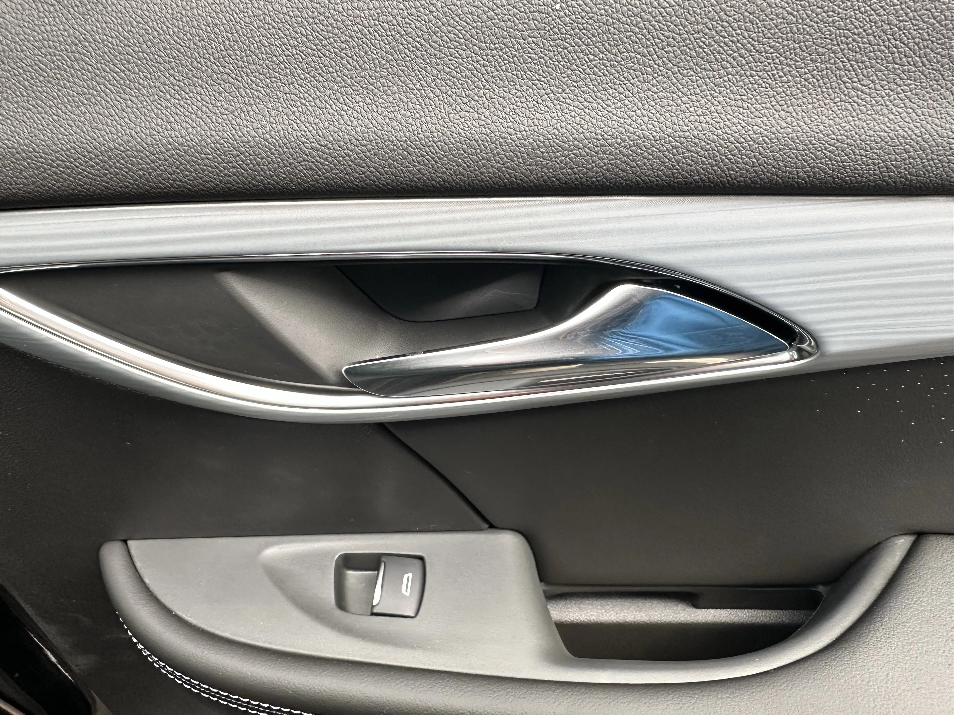 New 2026 Ebony Twilight Metallic Buick Avenir image 21