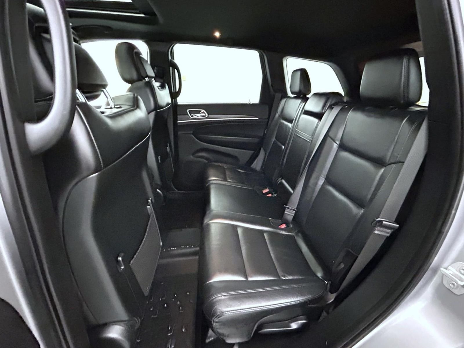 Used 2019 Silver Jeep Limited image 19