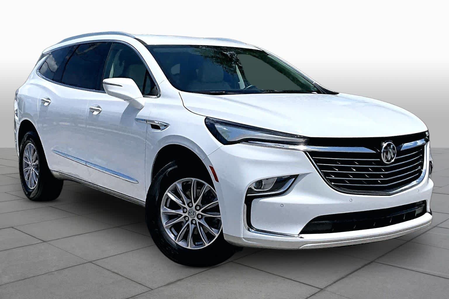 Used 2023 Summit White Buick Essence image 3