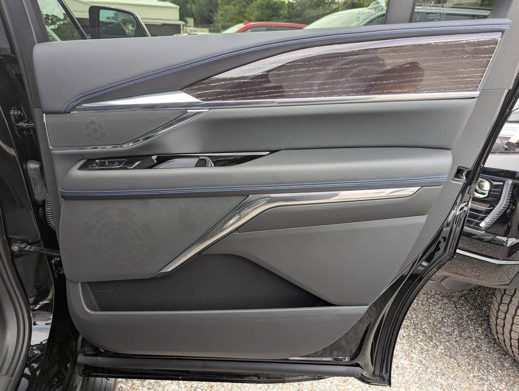 2026 Cadillac Escalade IQL Luxury - Photo 68