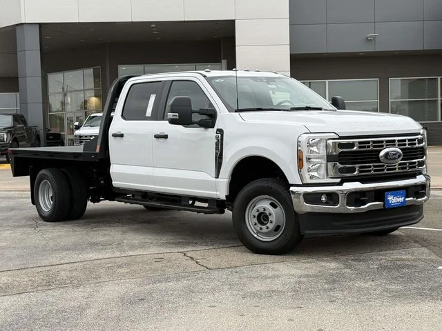 New 2026 Oxford White Ford F-350® XL image 2