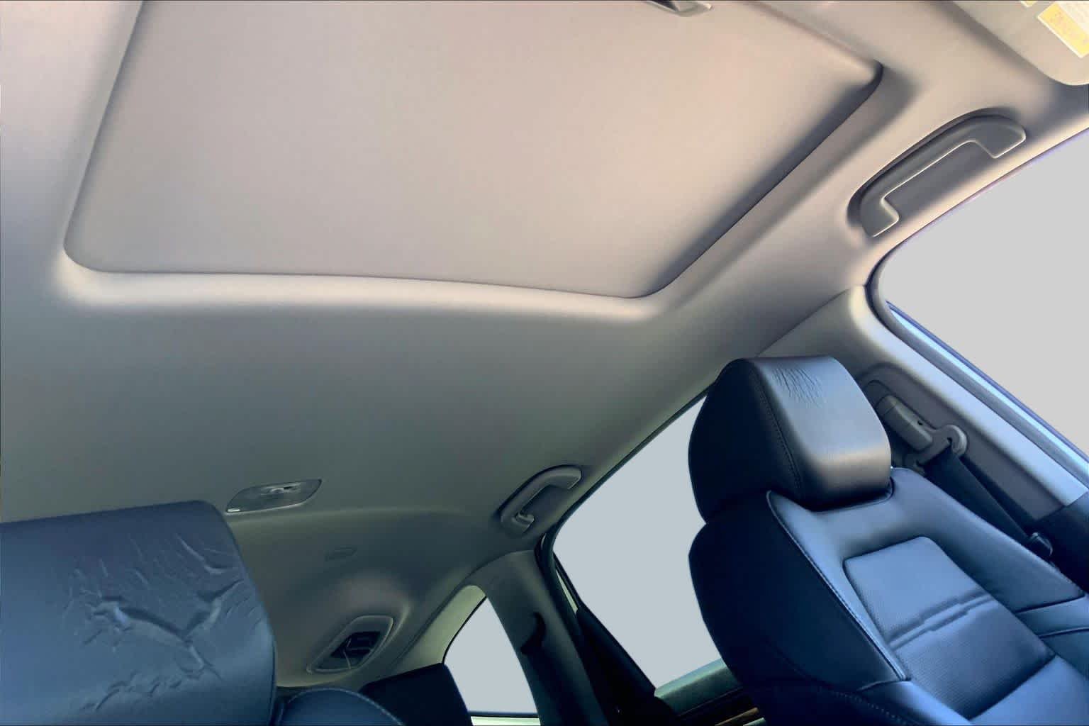 Used 2018 Lunar Silver Metallic Honda EX-L image 14